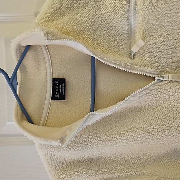 Fuzzy Jacket with Operational Zippers - Picture 6 of 9